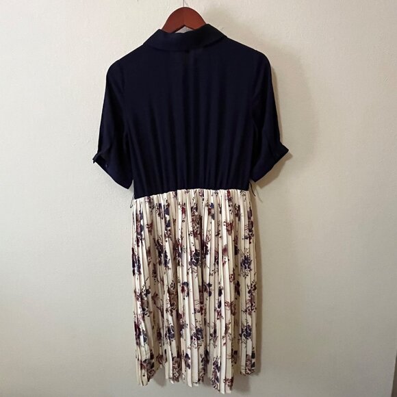 ModCloth Adored Duet Pleated Floral Short Sleeve Collared A Line Dress SZ M - Picture 10 of 10